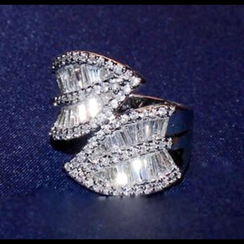 White sapphire cocktail ring - Picture 4 of 4